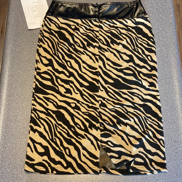 Womens matching zebra skirt and jacket; Size med - Picture 8 of 8